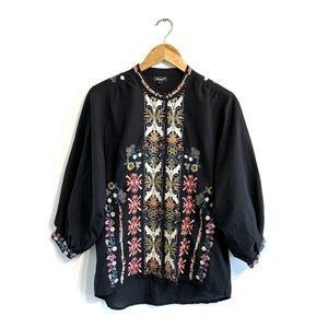 Tolani Blouse Embroidered Black 7/8 balloon sleeve length floral